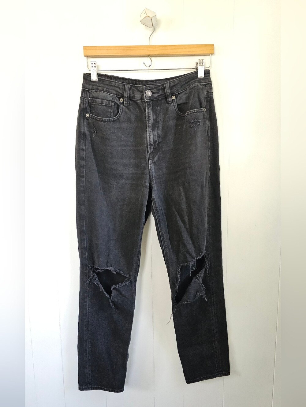 AEO Ripped Black Wash Mom Jeans